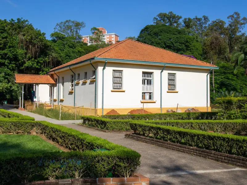 casa prefabricada con fachada reboque